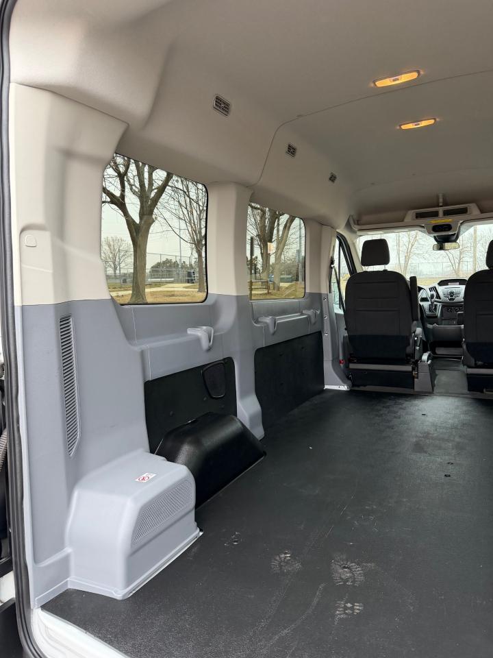 Ford Transit 150 Wagon Med. Roof XLT w/Sliding Pass. 130-in. WB 2019