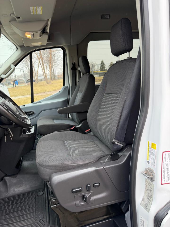 Ford Transit 150 Wagon Med. Roof XLT w/Sliding Pass. 130-in. WB 2019