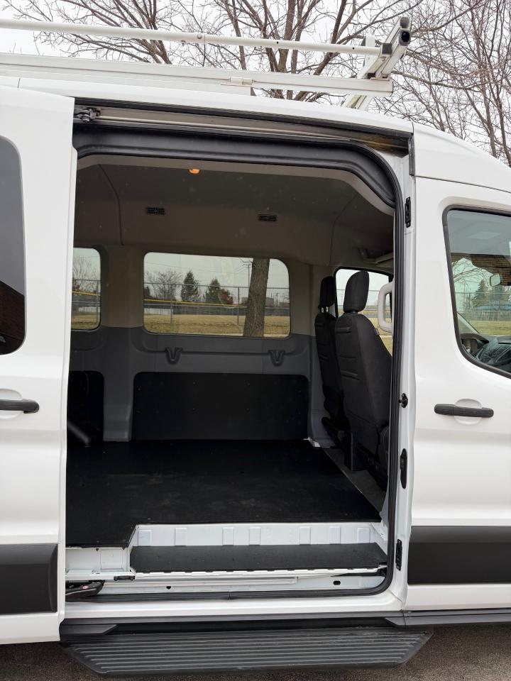 Ford Transit 150 Wagon Med. Roof XLT w/Sliding Pass. 130-in. WB 2019