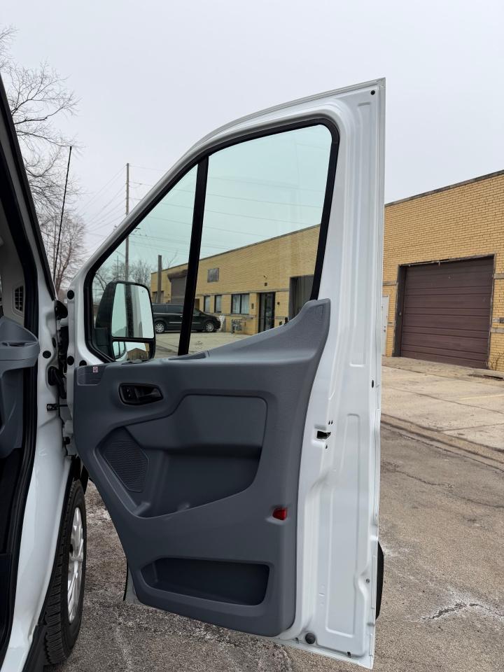 Ford Transit 150 Wagon Med. Roof XLT w/Sliding Pass. 130-in. WB 2019