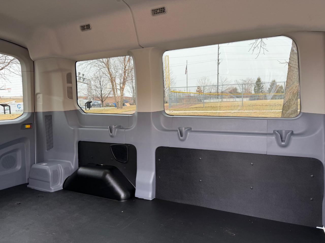 Ford Transit 150 Wagon Med. Roof XLT w/Sliding Pass. 130-in. WB 2019