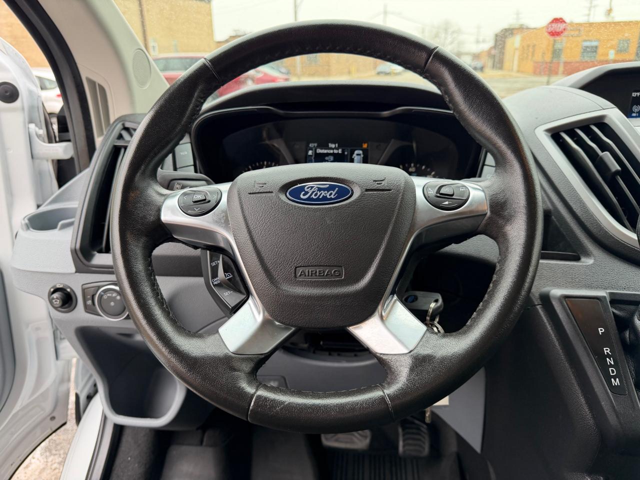 Ford Transit 150 Wagon Med. Roof XLT w/Sliding Pass. 130-in. WB 2019