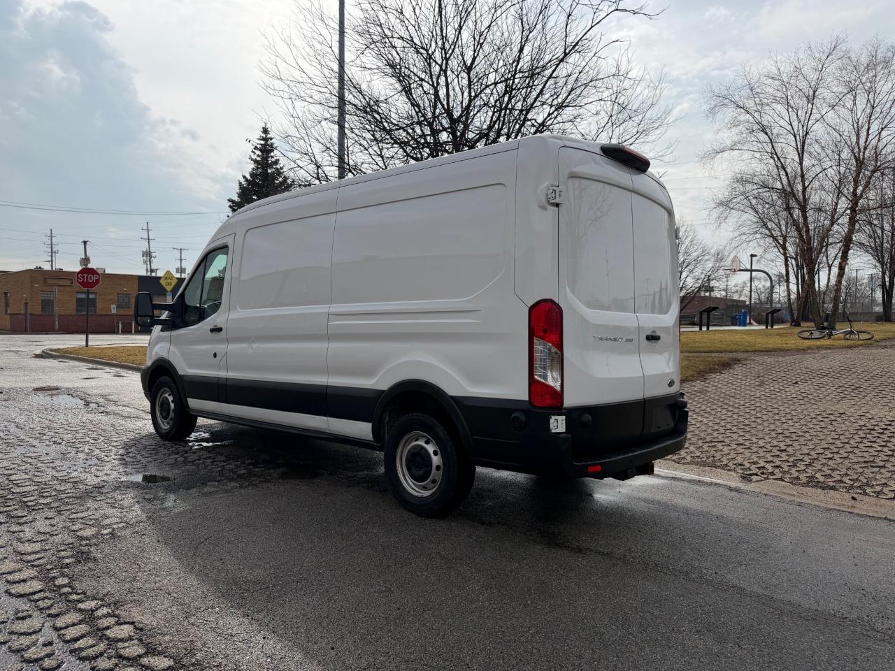 Ford Transit 350 Van Med. Roof w/Sliding Pass. 148-in. WB 2019