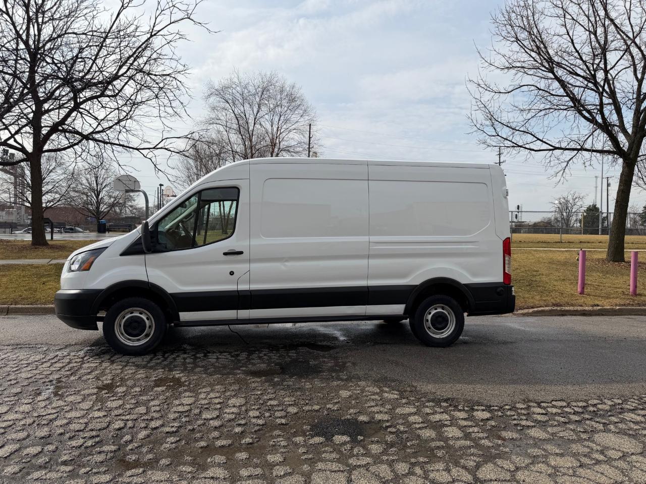 Ford Transit 350 Van Med. Roof w/Sliding Pass. 148-in. WB 2019