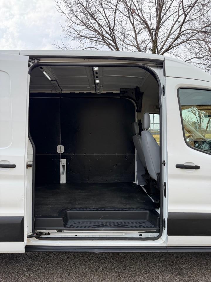 Ford Transit 350 Van Med. Roof w/Sliding Pass. 148-in. WB 2019