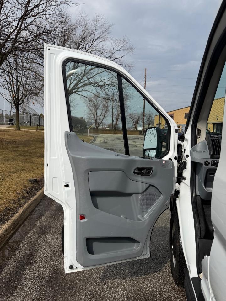 Ford Transit 350 Van Med. Roof w/Sliding Pass. 148-in. WB 2019