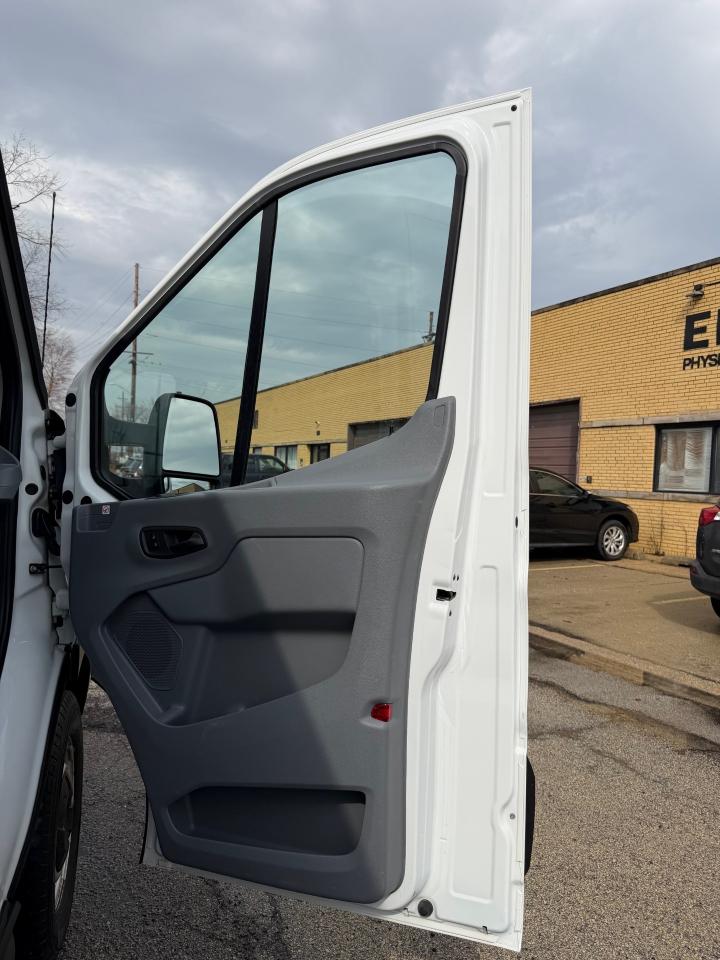 Ford Transit 350 Van Med. Roof w/Sliding Pass. 148-in. WB 2019