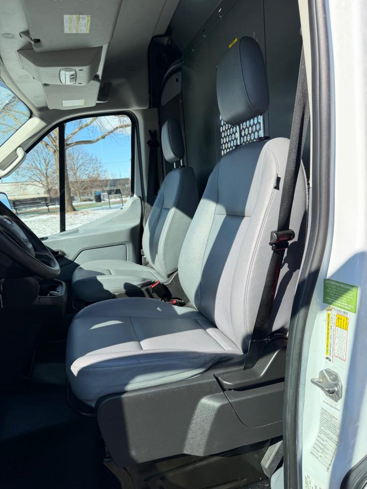 Ford Transit 350 Van Med. Roof w/Sliding Pass. 148-in. WB 2018