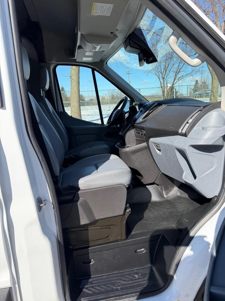 Ford Transit 350 Van Med. Roof w/Sliding Pass. 148-in. WB 2018