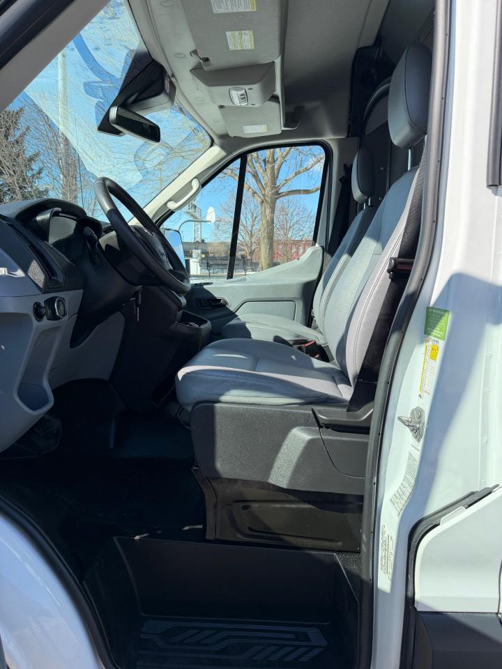 Ford Transit 350 Van Med. Roof w/Sliding Pass. 148-in. WB 2018