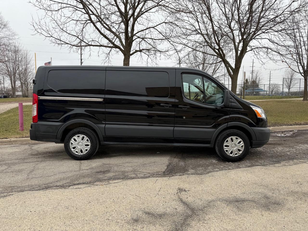 Ford Transit 150 Van Low Roof w/Sliding Pass. 130-in. WB 2018