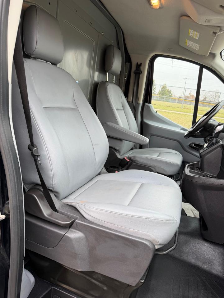 Ford Transit 150 Van Low Roof w/Sliding Pass. 130-in. WB 2018