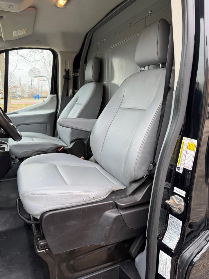 Ford Transit 150 Van Low Roof w/Sliding Pass. 130-in. WB 2018