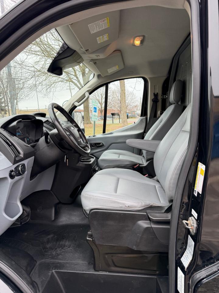 Ford Transit 150 Van Low Roof w/Sliding Pass. 130-in. WB 2018