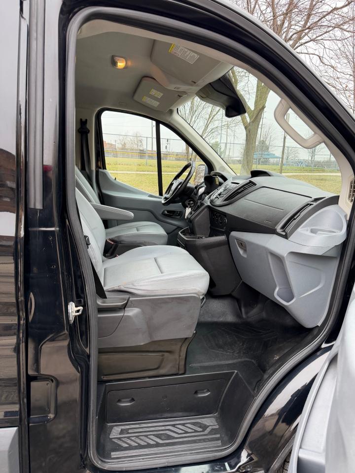 Ford Transit 150 Van Low Roof w/Sliding Pass. 130-in. WB 2018