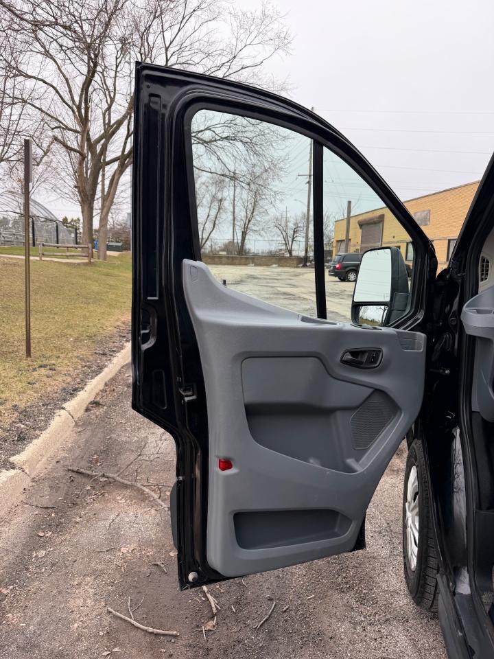 Ford Transit 150 Van Low Roof w/Sliding Pass. 130-in. WB 2018