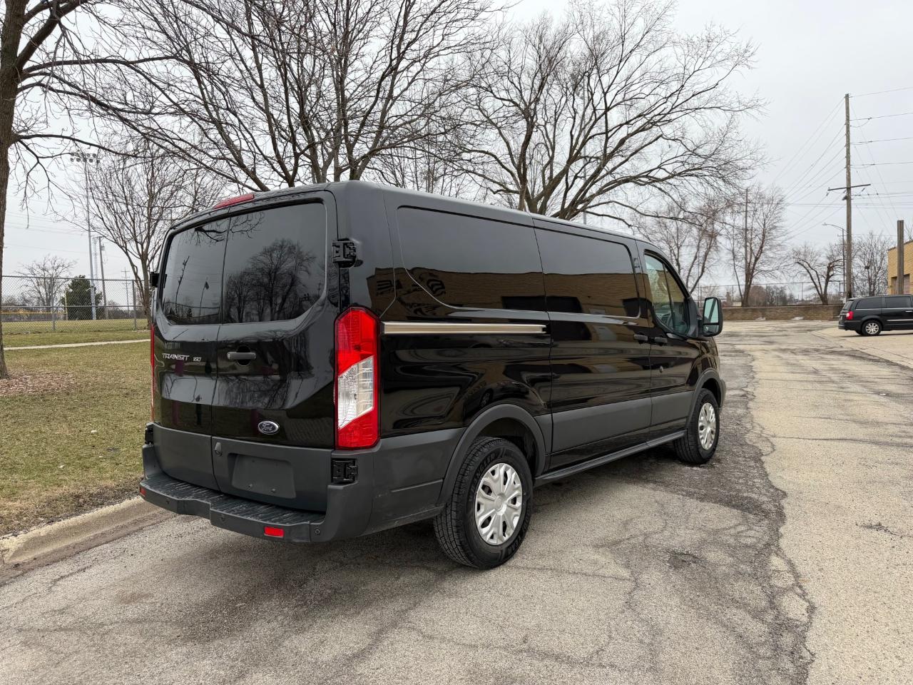 Ford Transit 150 Van Low Roof w/Sliding Pass. 130-in. WB 2018