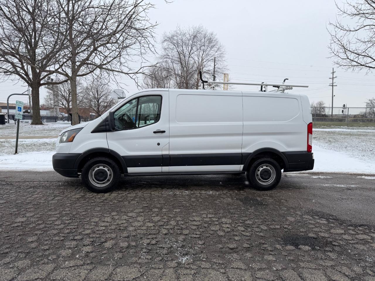Ford Transit 150 Van Low Roof 60/40 Pass. 130-in. WB 2016