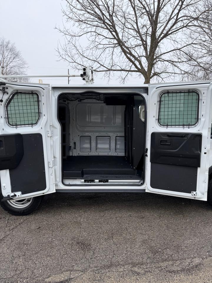 Ford Transit 150 Van Low Roof 60/40 Pass. 130-in. WB 2016