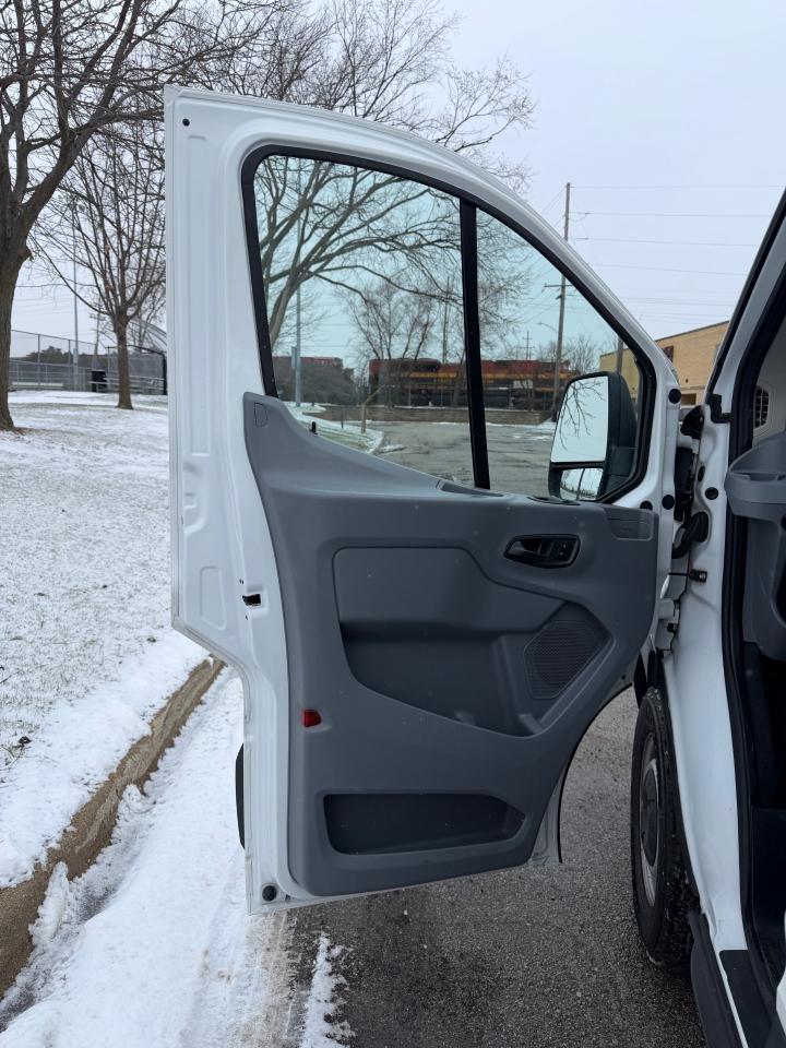 Ford Transit 150 Van Low Roof 60/40 Pass. 130-in. WB 2016