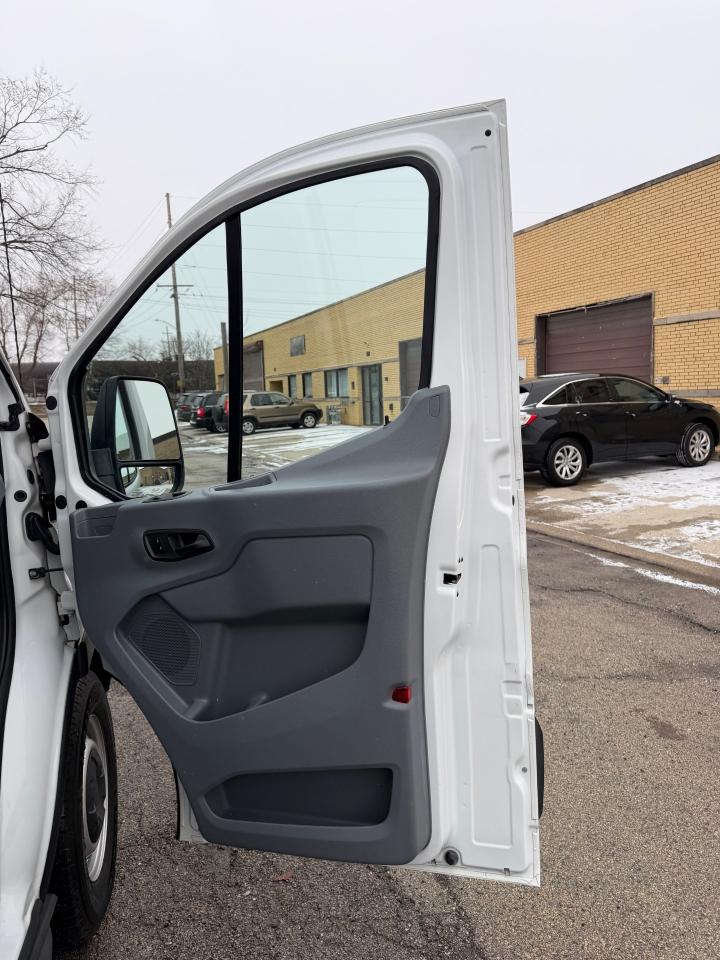 Ford Transit 150 Van Low Roof 60/40 Pass. 130-in. WB 2016