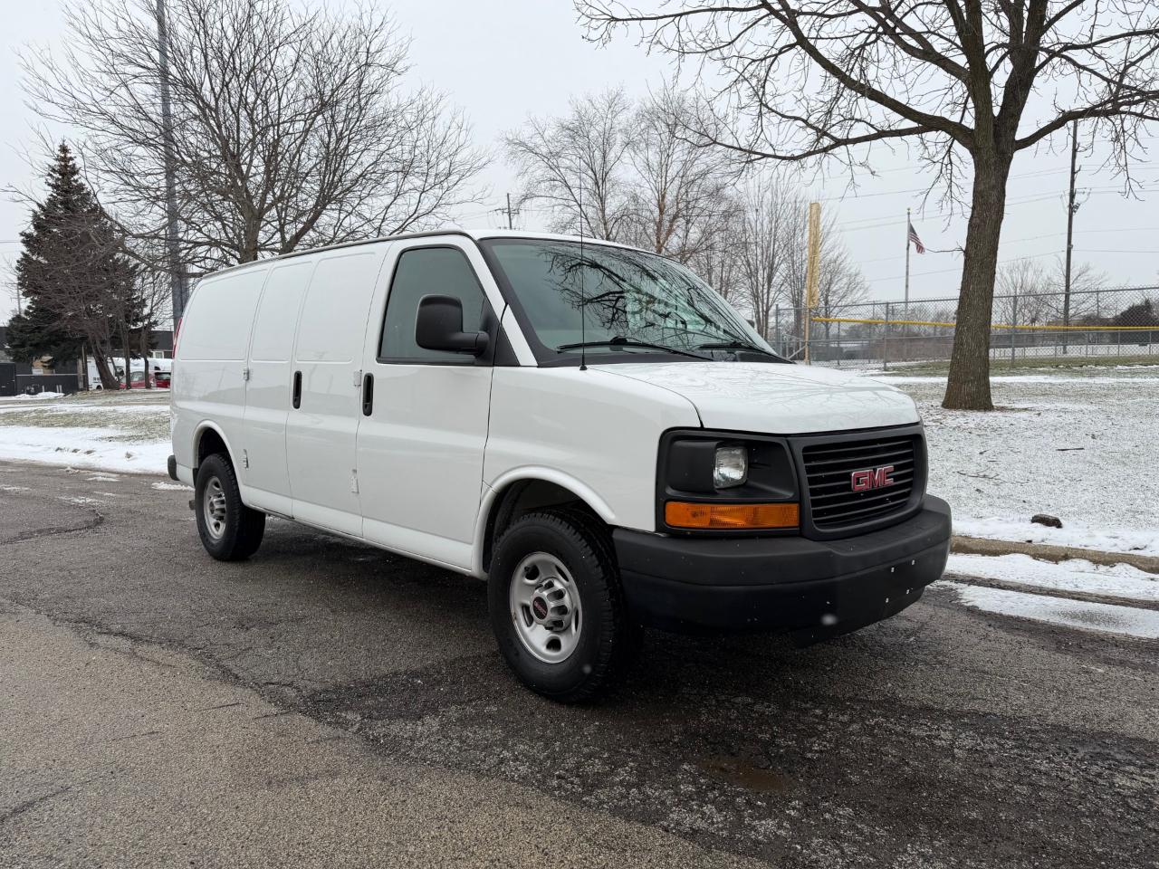 GMC Savana G3500 Cargo 2016