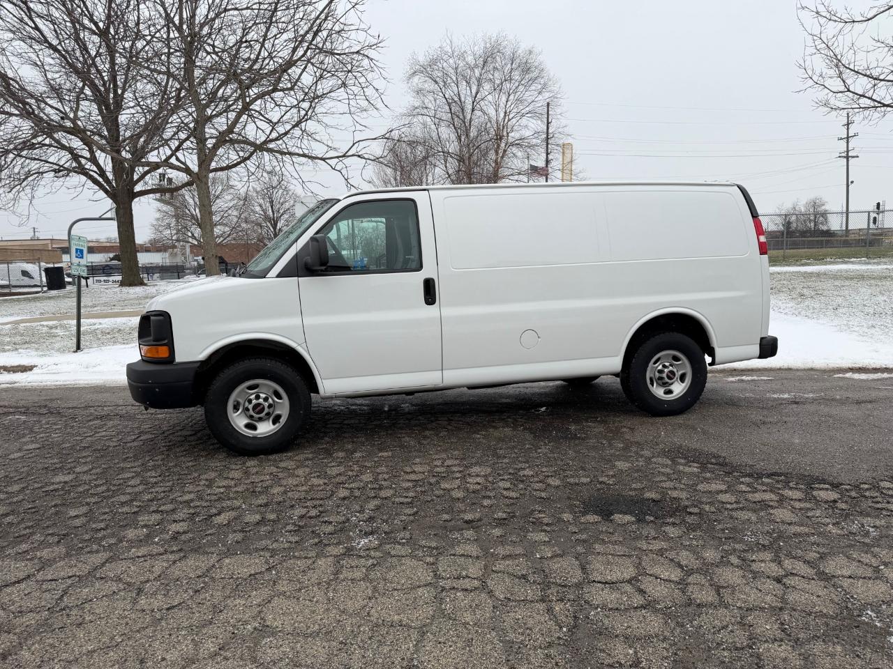 GMC Savana G3500 Cargo 2016