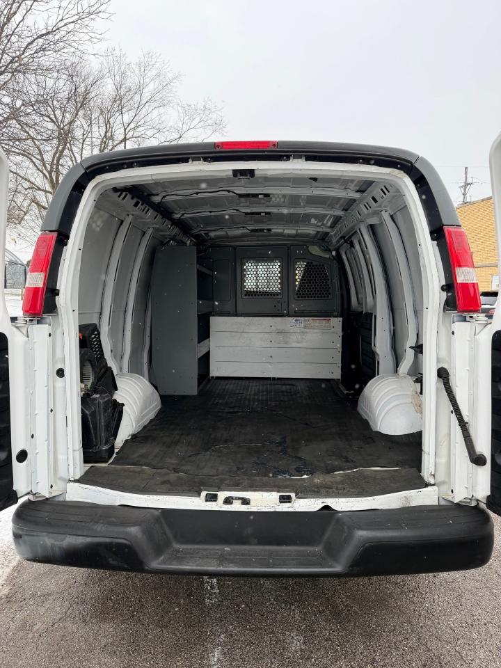GMC Savana G3500 Cargo 2016