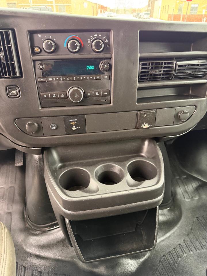 GMC Savana G3500 Cargo 2016