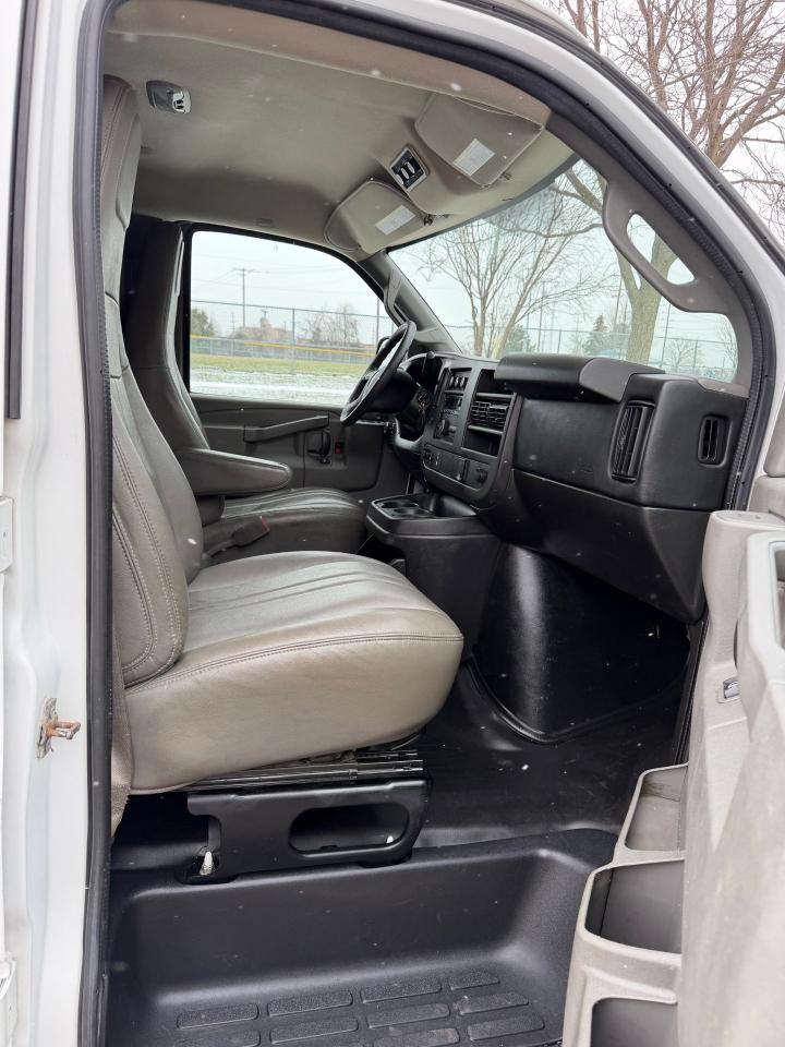 GMC Savana G3500 Cargo 2016