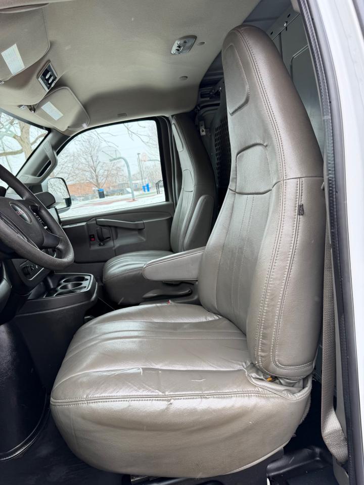 GMC Savana G3500 Cargo 2016