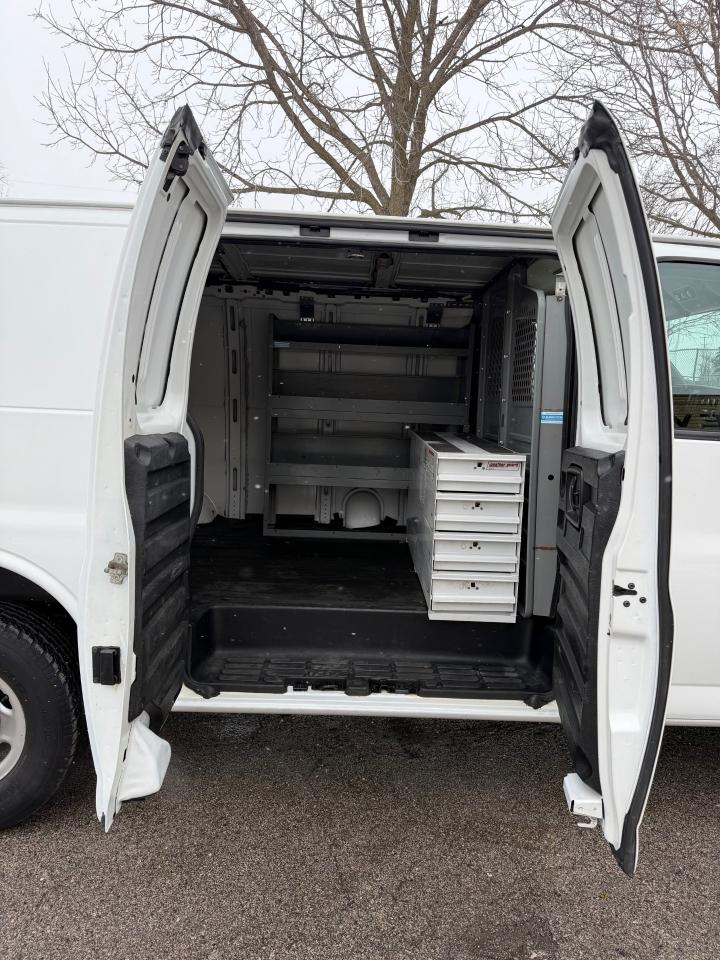 GMC Savana G3500 Cargo 2016