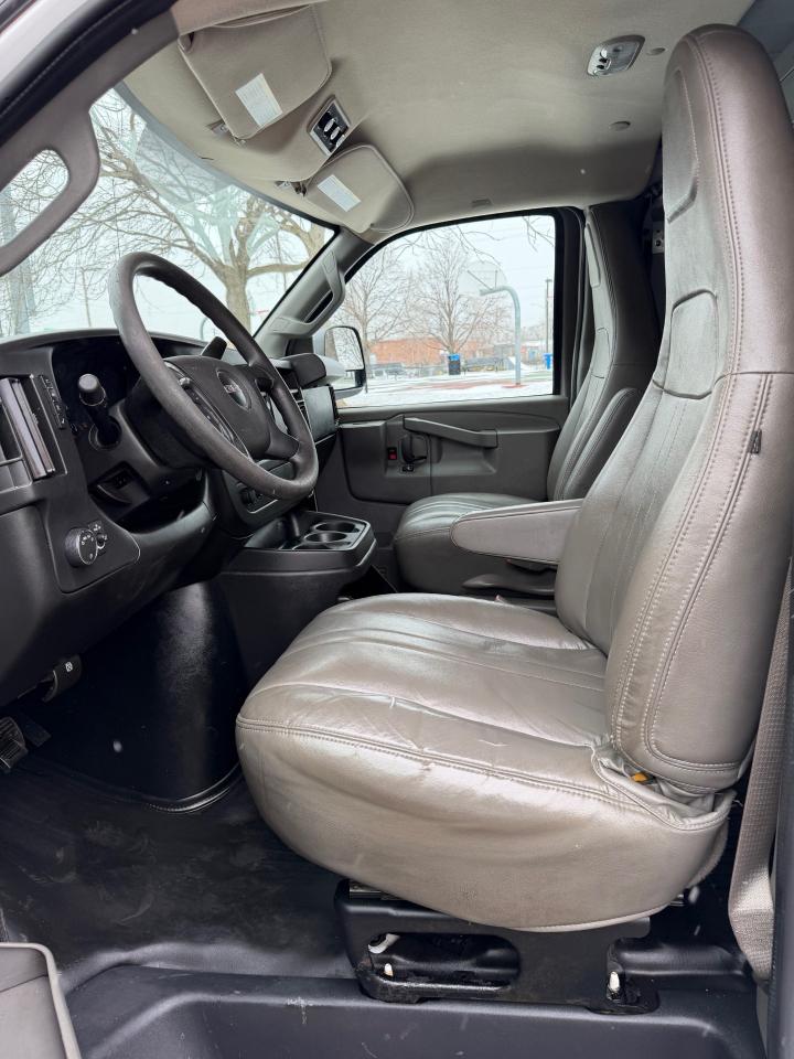 GMC Savana G3500 Cargo 2016