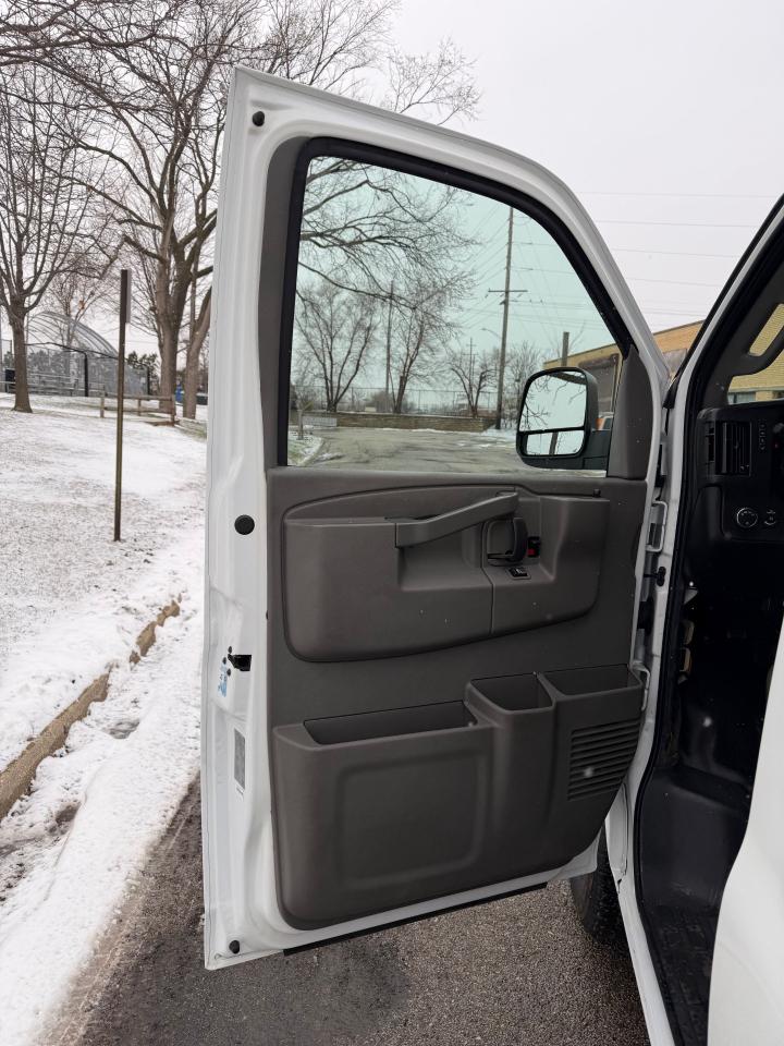 GMC Savana G3500 Cargo 2016