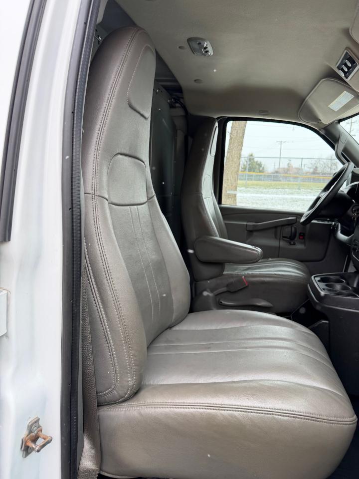 GMC Savana G3500 Cargo 2016