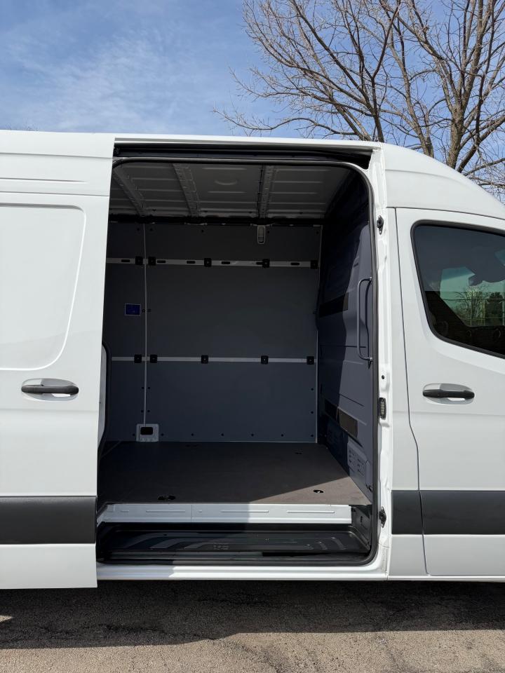 Mercedes-Benz Sprinter 2500 170-in. WB 2024