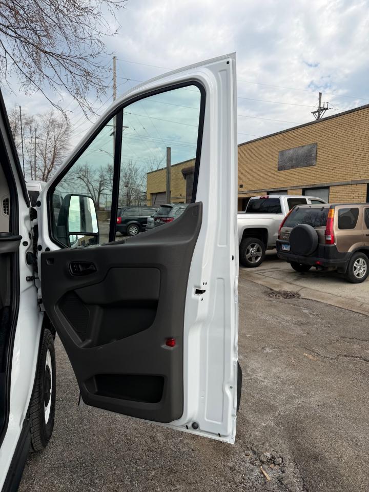 Ford Transit 250 Van High Roof w/Sliding Pass. 148-in. WB 2021