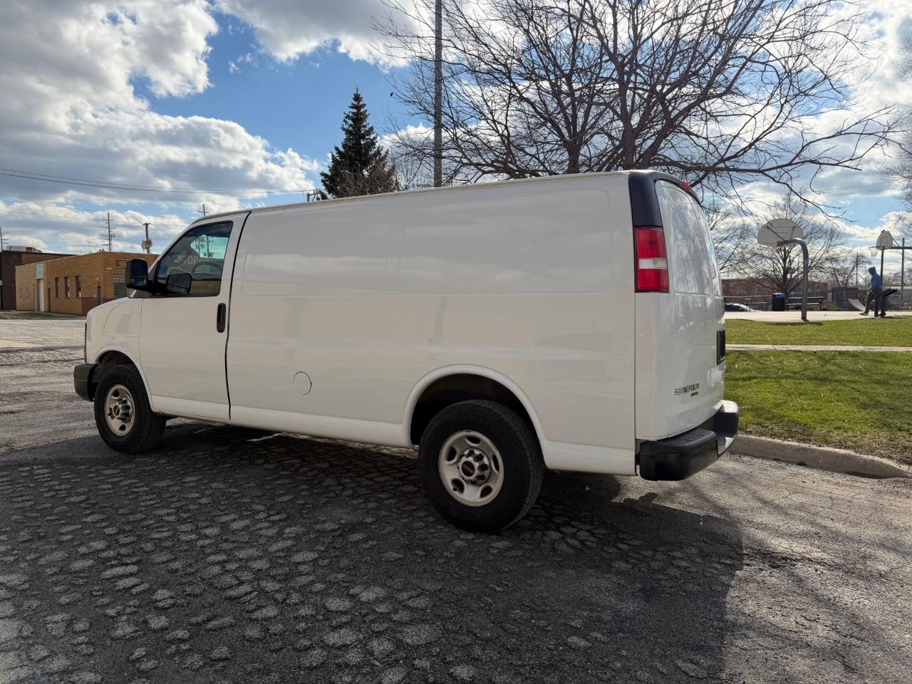 GMC Savana G3500 Cargo 2016