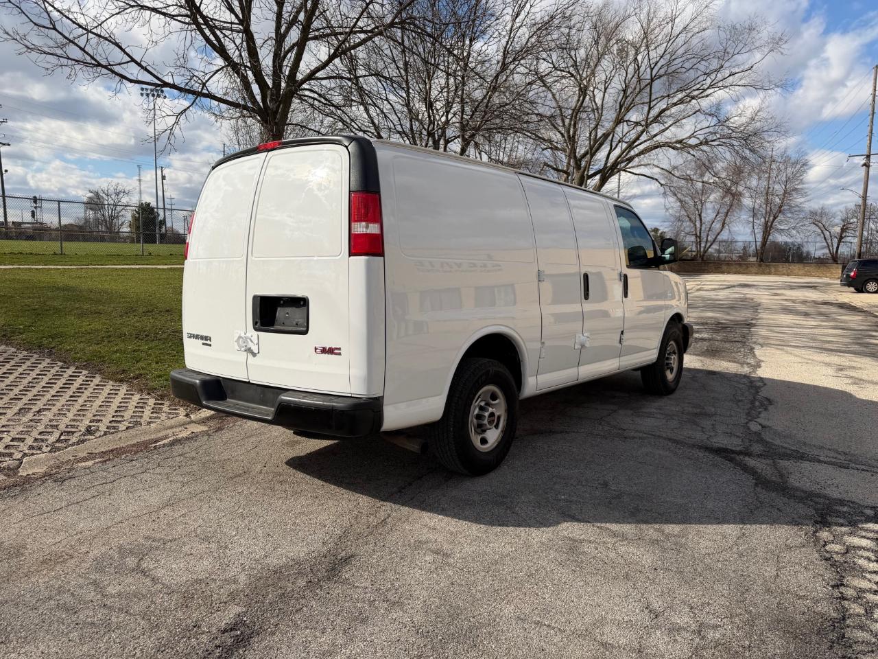 GMC Savana G3500 Cargo 2016