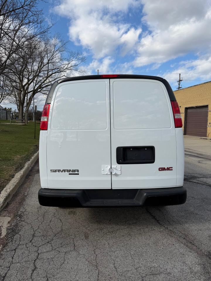 GMC Savana G3500 Cargo 2016
