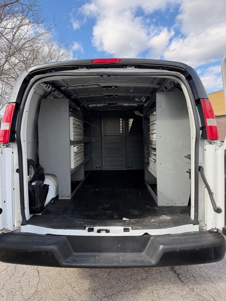 GMC Savana G3500 Cargo 2016