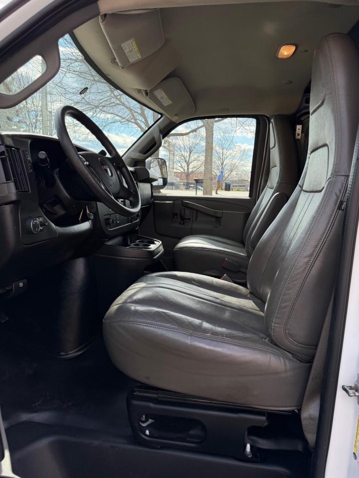 GMC Savana G3500 Cargo 2016