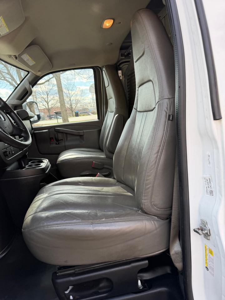 GMC Savana G3500 Cargo 2016