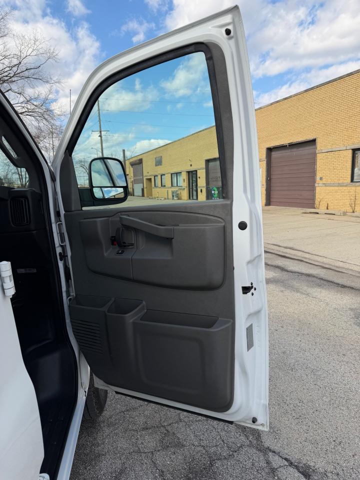 GMC Savana G3500 Cargo 2016