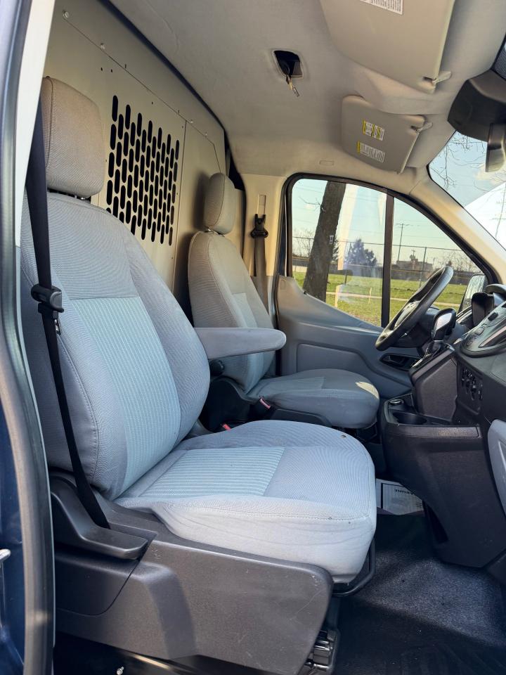 Ford Transit 250 Van Low Roof 60/40 Pass. 148-in. WB 2017