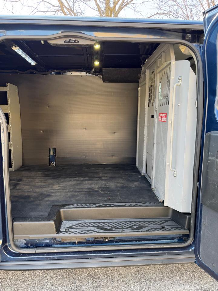 Ford Transit 250 Van Low Roof 60/40 Pass. 148-in. WB 2017