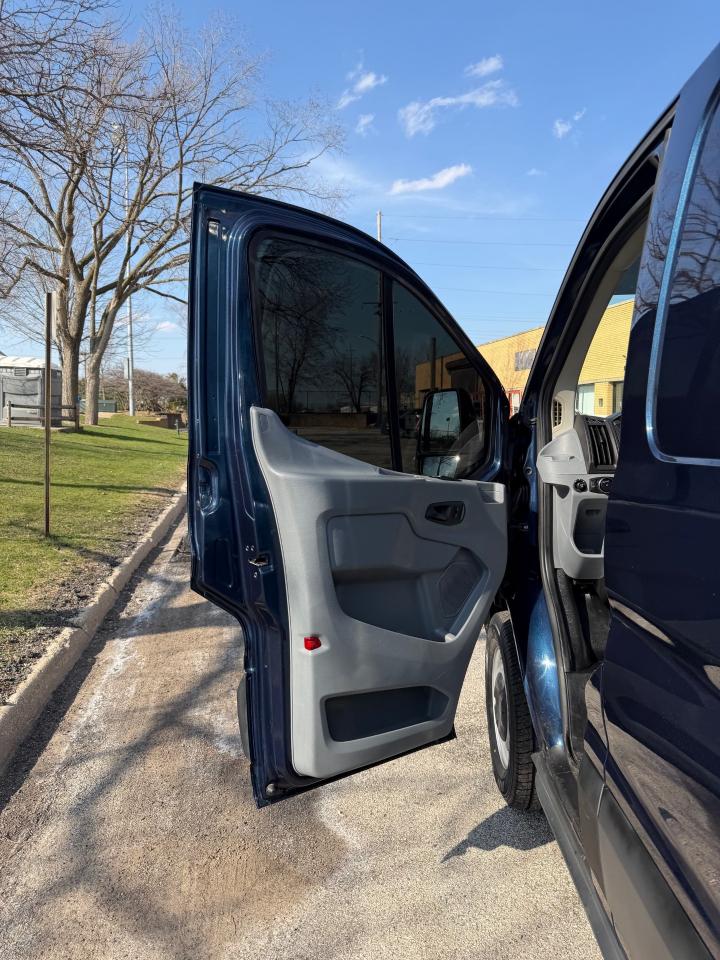 Ford Transit 250 Van Low Roof 60/40 Pass. 148-in. WB 2017