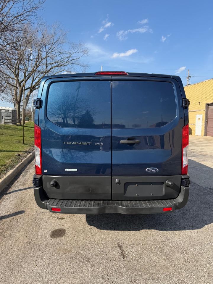 Ford Transit 250 Van Low Roof 60/40 Pass. 148-in. WB 2017