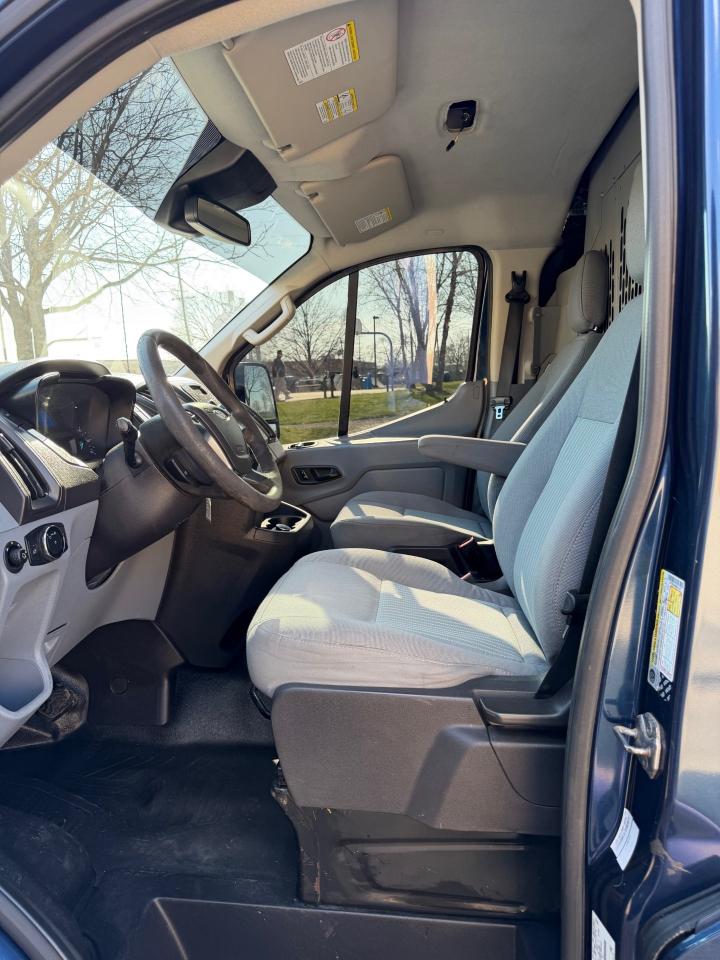 Ford Transit 250 Van Low Roof 60/40 Pass. 148-in. WB 2017