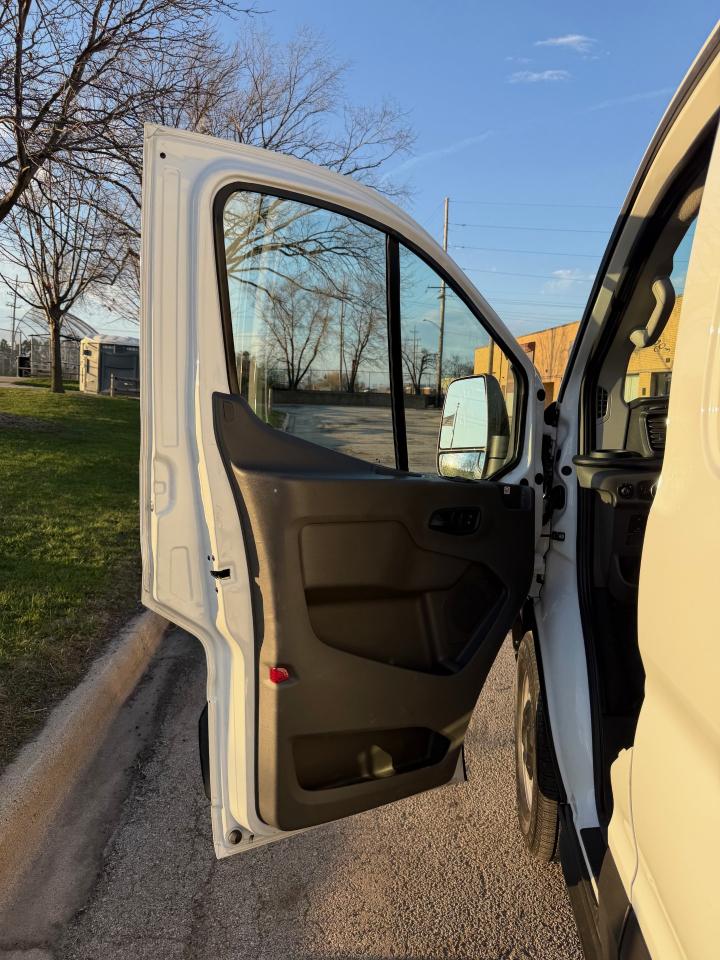 Ford Transit 150 Van Low Roof w/Sliding Pass. 148-in. WB 2021